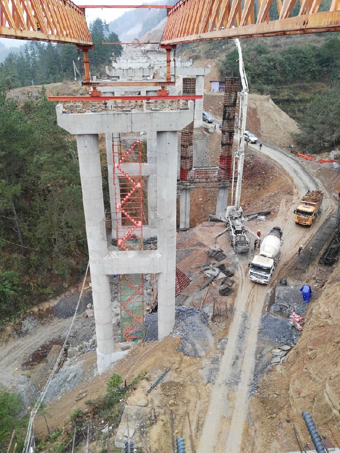 起重機(jī)安全監(jiān)控系統(tǒng)安裝現(xiàn)場(chǎng)圖二