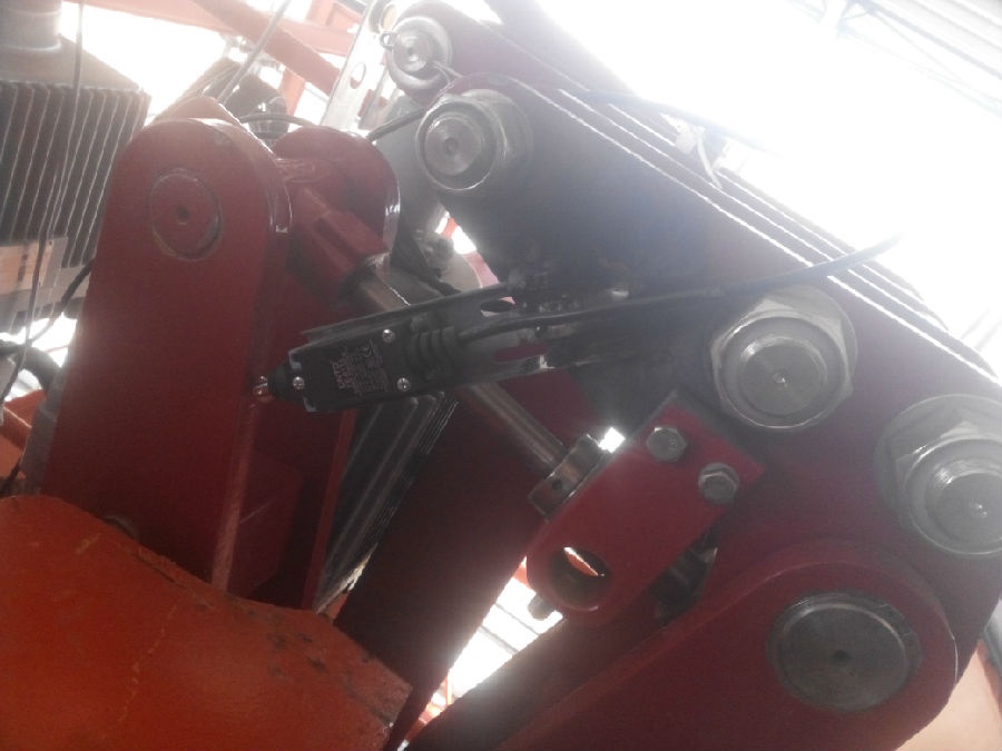 內(nèi)蒙古蘭石門(mén)式起重機(jī)安全監(jiān)控系統(tǒng)現(xiàn)場(chǎng)安裝圖一