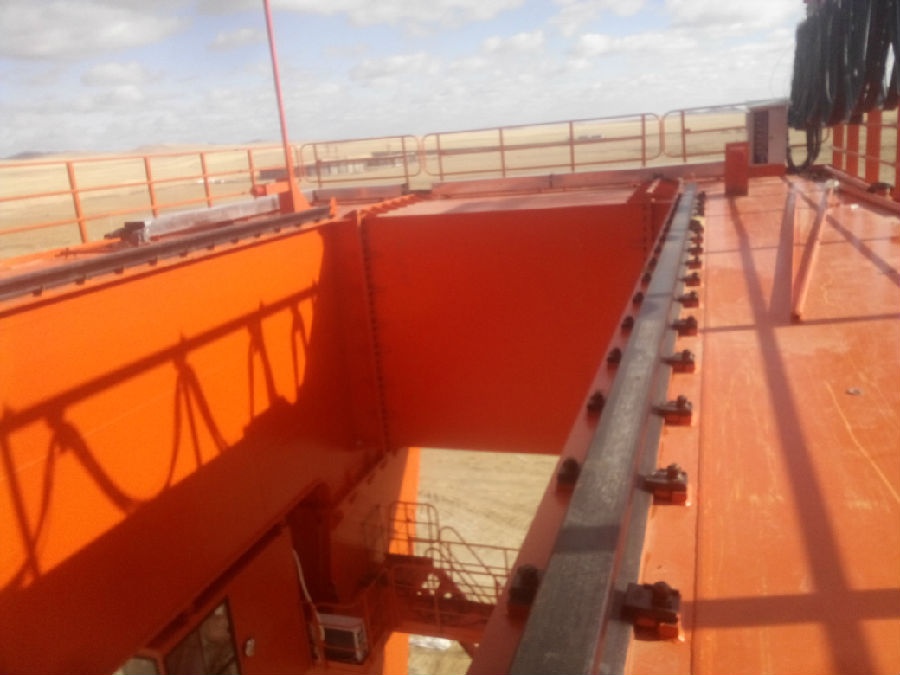 內(nèi)蒙古蘭石門(mén)式起重機(jī)安全監(jiān)控系統(tǒng)現(xiàn)場(chǎng)安裝圖五