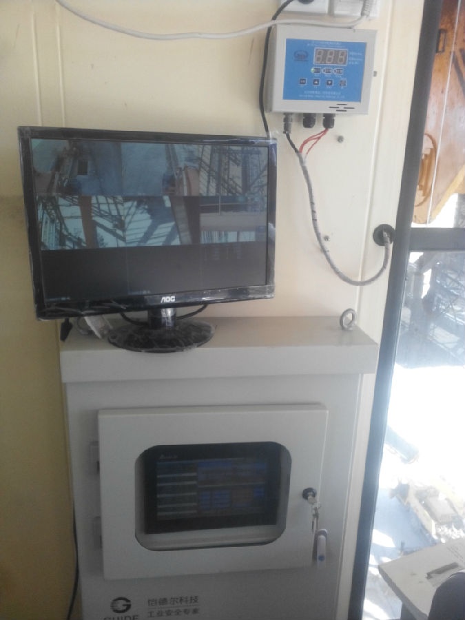 內(nèi)蒙古蘭石門(mén)式起重機(jī)安全監(jiān)控系統(tǒng)現(xiàn)場(chǎng)安裝圖六